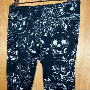 Skull & Roses Black/White Leggings - Size Small